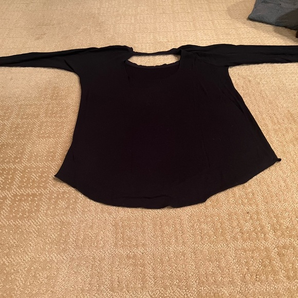 Ribbed black cut out in the back top. - Picture 1 of 1